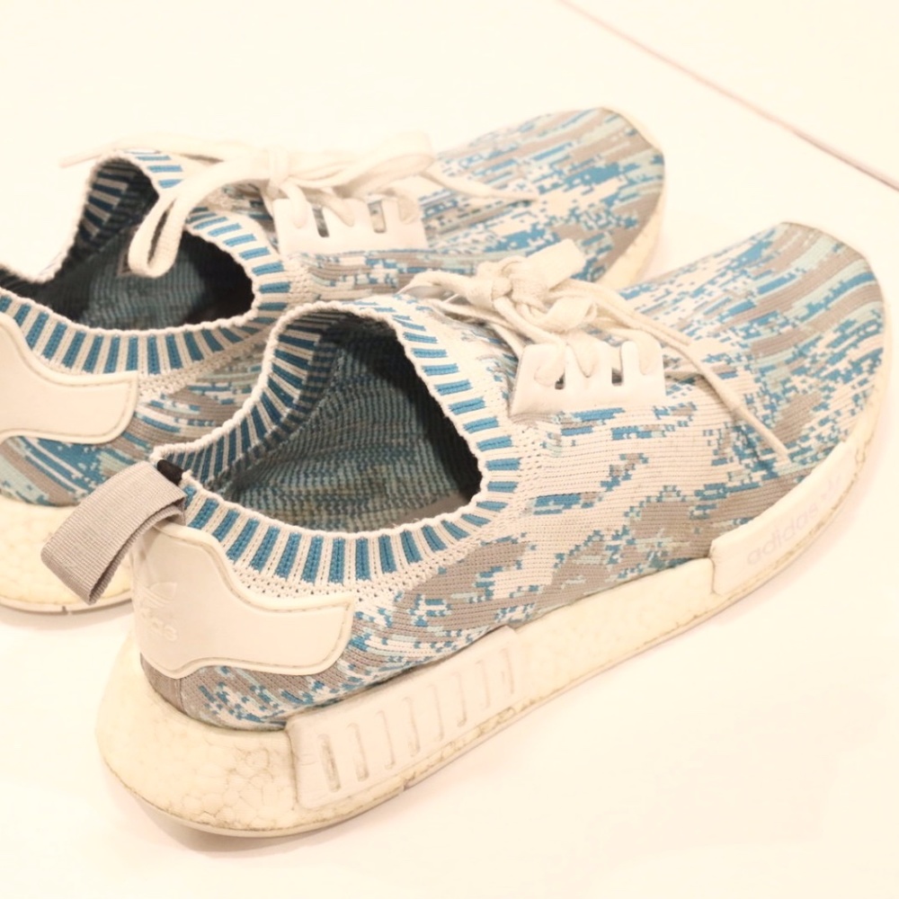 Sneakersnstuff x NMD_R1 Primeknit 'Datamosh' Size 10.5 blue and white